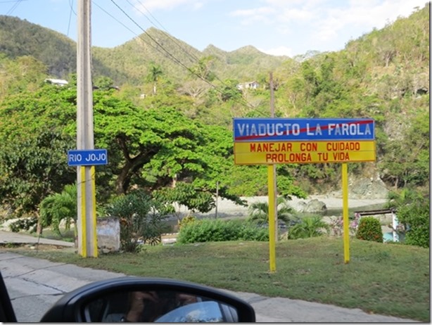 visasmallComing off the La Farola road that opened up communications for Baracoadavid